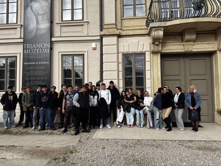 A 12. HBS osztály látogatása Várpalotán a Trianon Múzeumban 🏛️