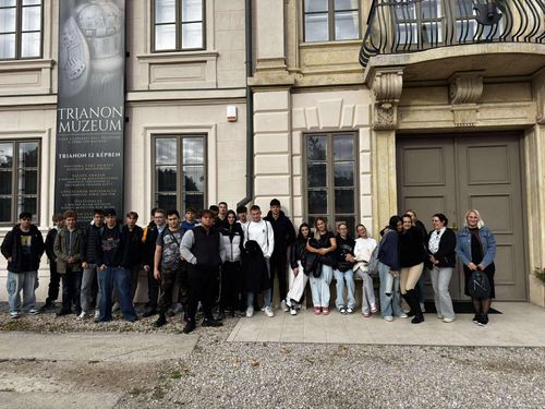 A 12. HBS osztály látogatása Várpalotán a Trianon Múzeumban 🏛️
