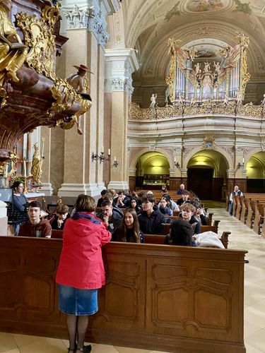 Tihanyi időutazás – a 10–11.G élménytanulása az Apátság falai között 🏛️