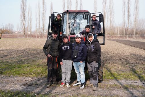 Szántás és talajelőkészítés a tangazdaságban 🌾🚜