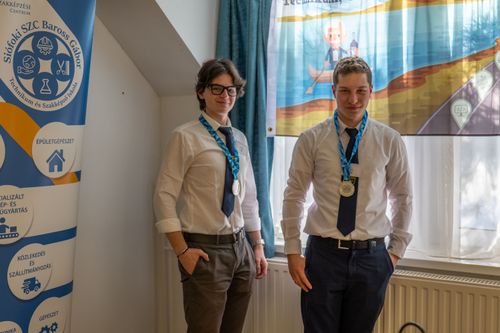 🏆 Iskolánk csapata ezüstérmes a „Szakmák nyelvén” versenyen! ✨